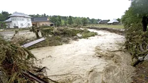 Avertizări de inundaţii pe râurile din zonele de deal şi munte