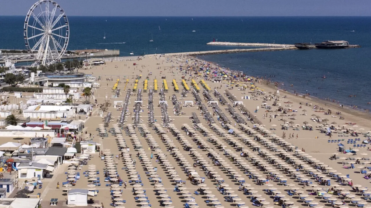 Zeci de zone de plajă, scoase la licitație pentru următorii zece ani