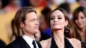 L-a pierdut pe Brad Pitt, dar a reînnodat relaţia cu primul bărbat din viaţa ei. Angelina Jolie a fost văzută la braţul acestuia la lansarea filmului pe care-l regizează