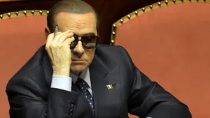 BIOGRAFIE: Silvio Berlusconi, grandoarea şi decadenţa unei 