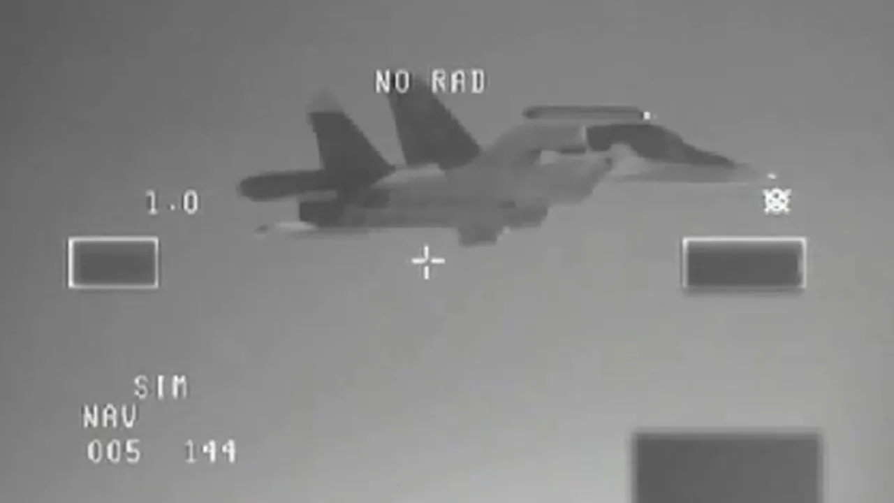 NATO a prezentat o înregistrare video care surprinde interceptarea unui avion militar rus - VIDEO