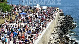 FESTIVITĂŢI dedicate Zilei Marinei: Peste 10.000 de persoane au asistat manifestările de la Constanţa şi Mangalia. Patru militari au leşinat - FOTO