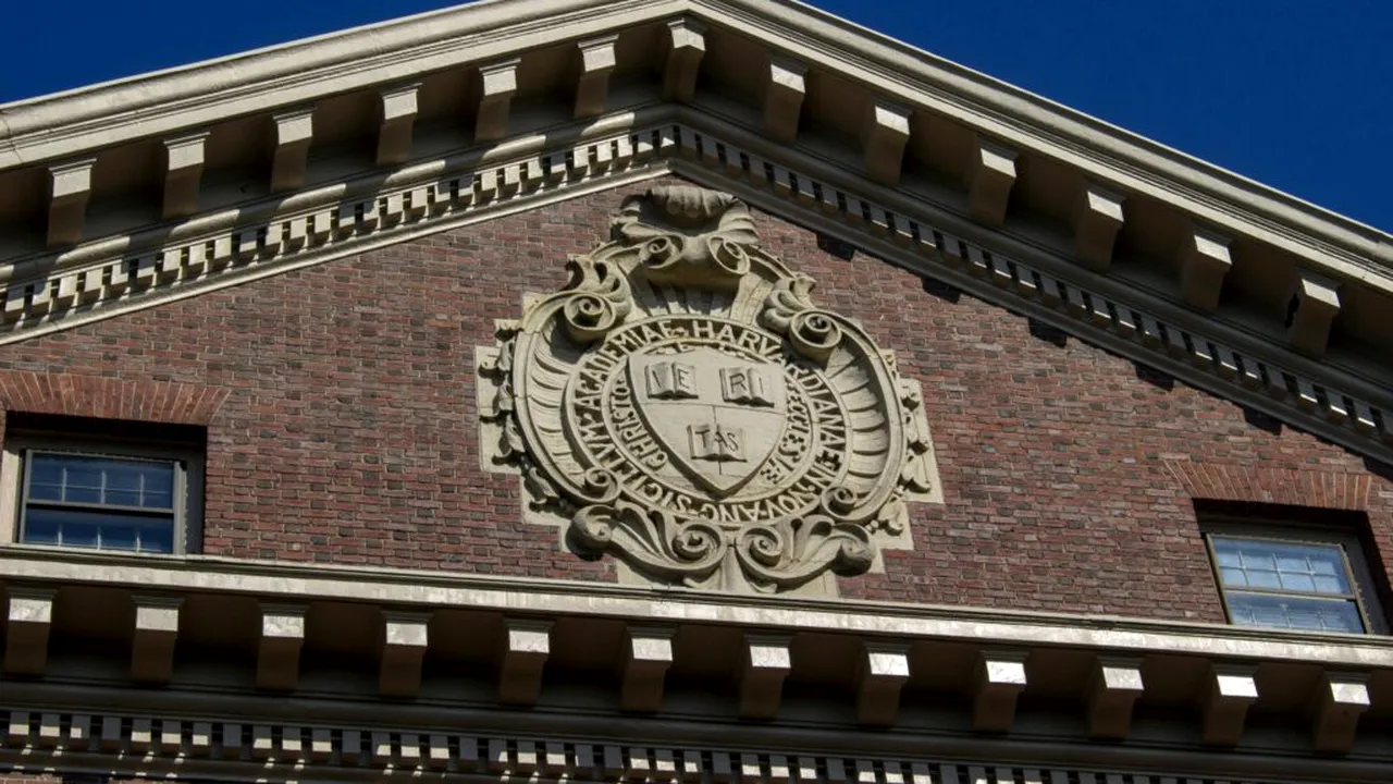 Administrația Trump amenință că va tăia nouă miliarde de dolari din subvențiile pentru Universitatea Harvard