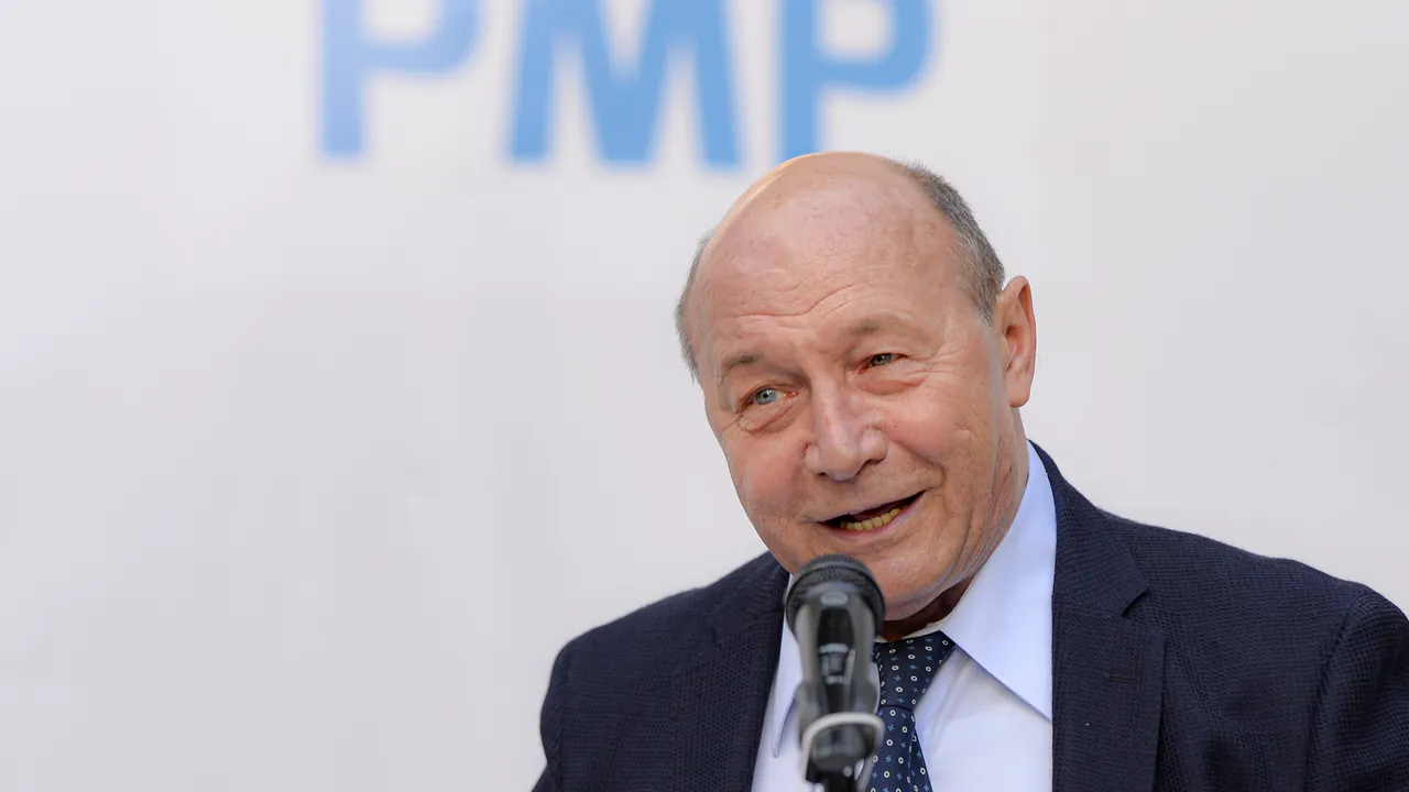 Băsescu: PNL - USR-PLUS, pe punctul de a pierde alegerile în Capitală: Barna şi Orban l-au plimbat pe Nicuşor Dan ca pe urs în târg, cu un carton de gât