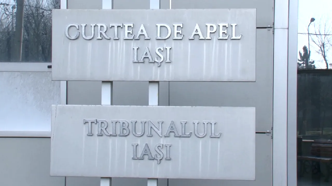 Grefierii instanţelor ieşene au protestat din nou în faţa Palatului de Justiţie. VIDEO