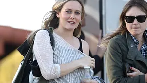 Alicia Silverstone a pozat însărcinată pe coperta revistei Vogue