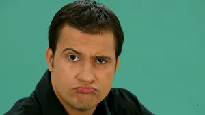 Şerban Huidu şi-a găsit maşina vopsită cu galben şi cu roţile tăiate