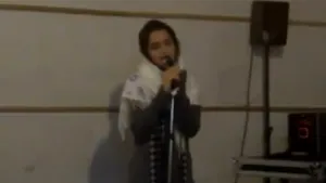 O adolescentă din Iran a SFIDAT legea care le INTERZICE femeilor să cânte. Cum a interpretat melodia 