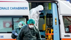 Peste 15.000 de morţi şi aproape 21.000 de vindecaţi în Italia. O regiune face obligatorie purtarea măştilor de protecţie