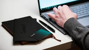 Cardul contactless care te scapă de grija cărţilor de vizită. Folosindu-l faci economii de sute de euro