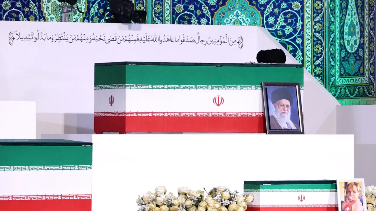 Iranul își conduce pe ultimul drum liderul suprem. Ceremonii uriașe pentru Ali Khamenei