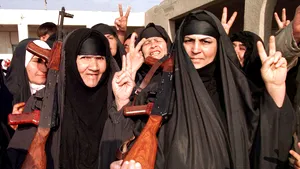 O femeie a fost reţinută în SUA pentru că ar fi condus un batalion al ISIS. Cine este cea care-i pregătea pe viitorii terorişti