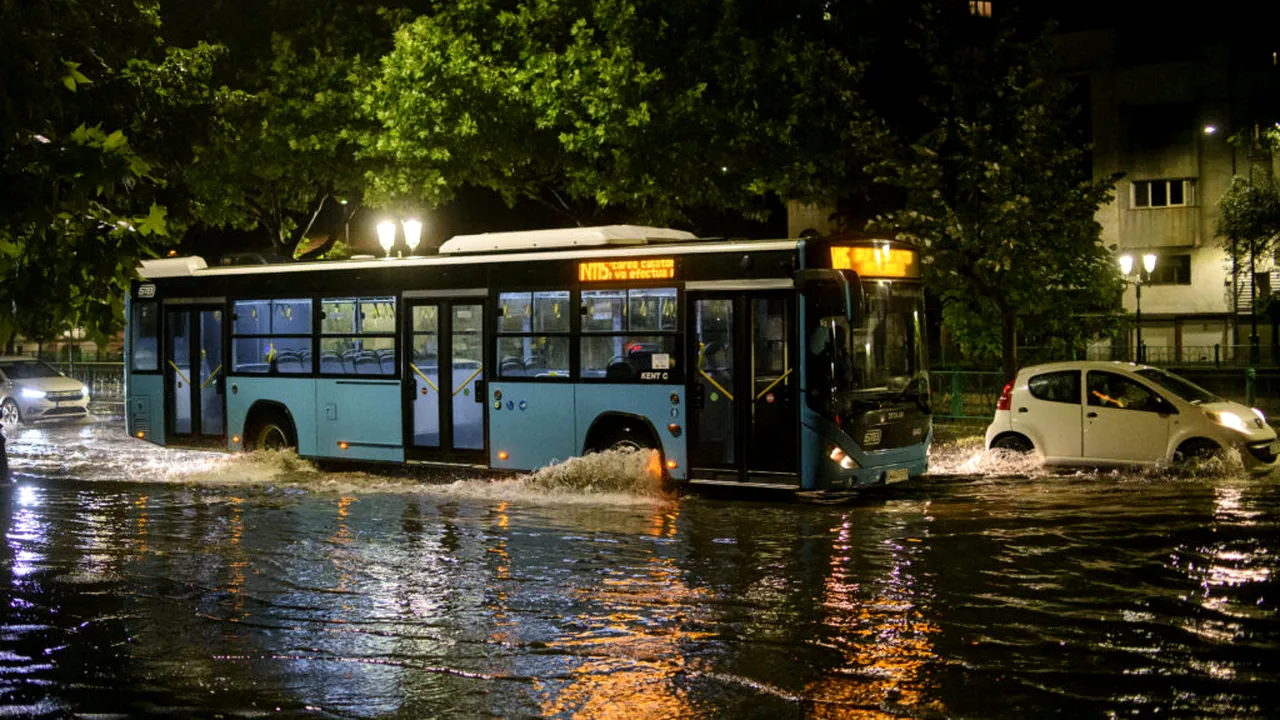 ANM: Vremea se răcește în București. Meteorologii au emis un cod portocaliu de ploi torențiale
