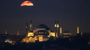 Human Rights Watch condamnă reținerea primarului din Istanbul