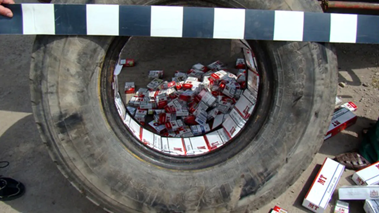 Aproape 17.000 de pachete de ţigări de contrabandă, confiscate la vama Oancea