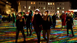 Studiu: Peste 40% dintre români sunt mai trişti, mai nervoşi şi se simt singuri în pandemia de coronavirus