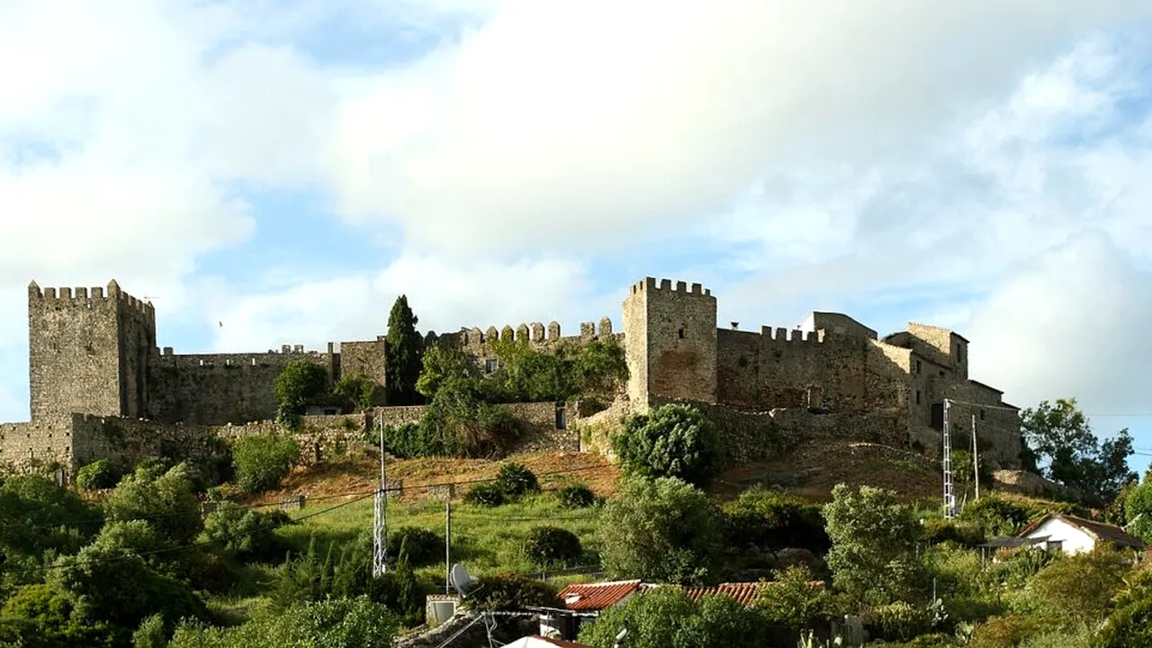Cel mai spectaculos sat din Spania se ascunde într-un castel fortificat
