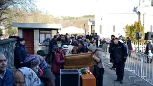 Galaţi: Mii de persoane s-au închinat la moaşte ale Sfântului Andrei, patronul spiritual al oraşului