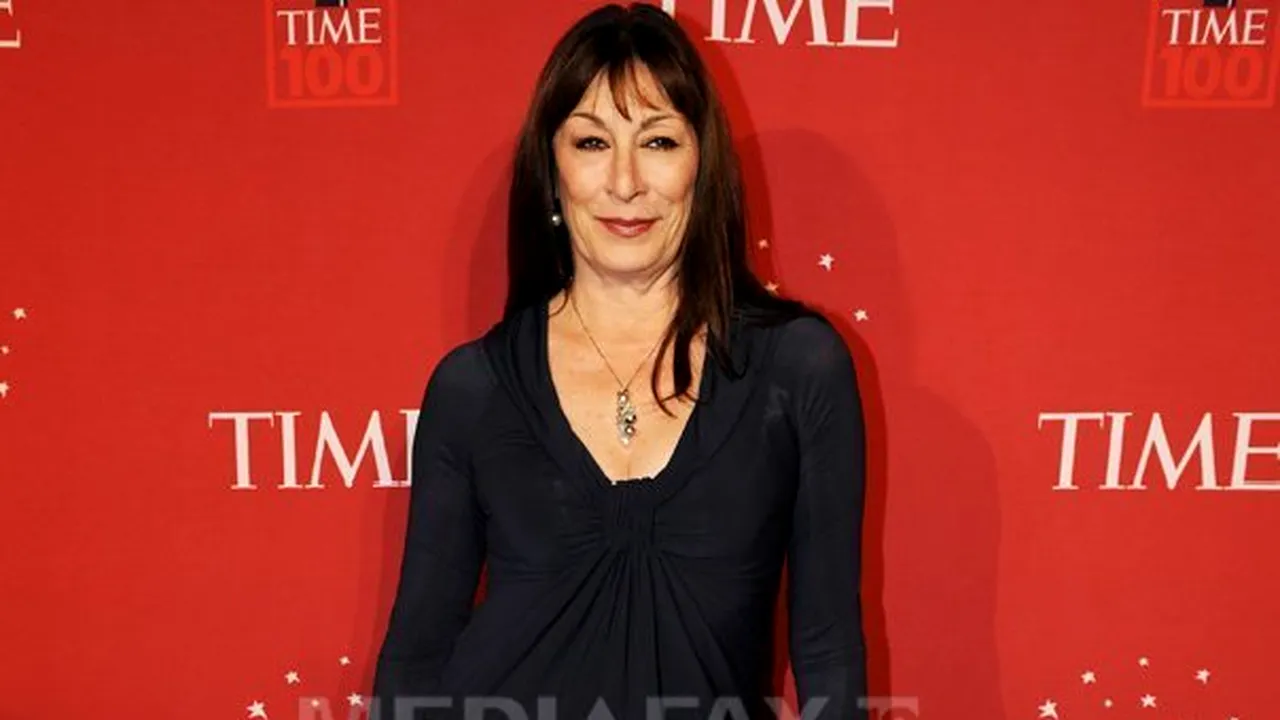 Anjelica Huston a fost numită Persoana Anului de organizaţia PETA