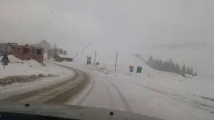 Peisaj arctic la Rânca, surprins de drumari după zăpada căzută vineri noaptea | VIDEO

