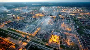 Rusia, obligată să importe carburanți după atacurile ucrainene asupra rafinăriilor