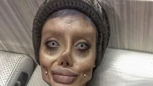 Starul Instagram ”Zombie Angelina Jolie” va sta în închisoare 10 ani. Ea este condamnată pentru instigare şi blasfemie