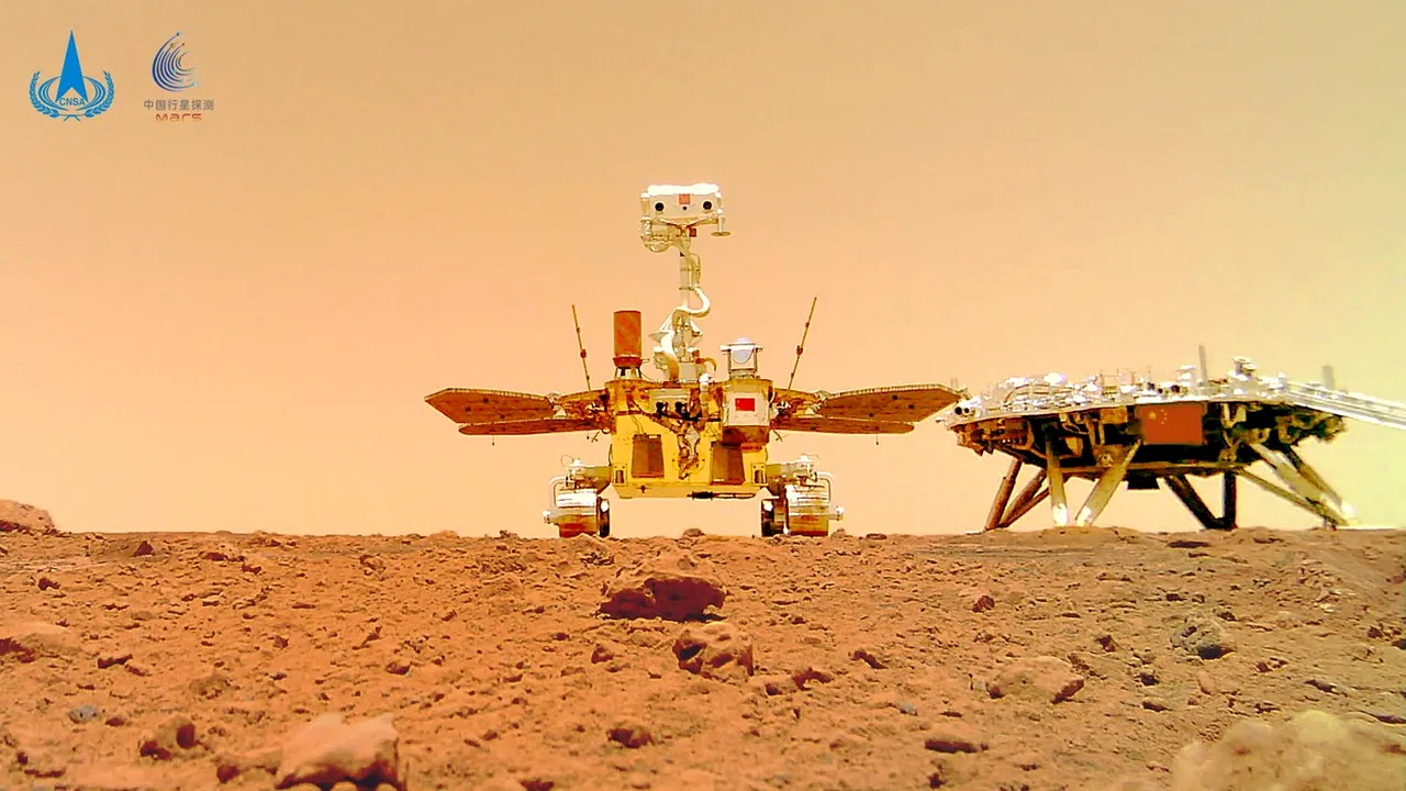 VIDEO Roverul Zhurong trimite clipuri de pe Marte. Robotul se află în Utopia Planitia
