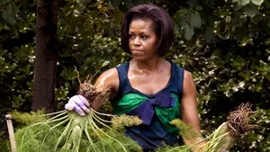 Michelle Obama va scrie o carte despre grădina de la Casa Albă