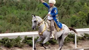 Băsescu, impresionat de caii din Turkmenistan