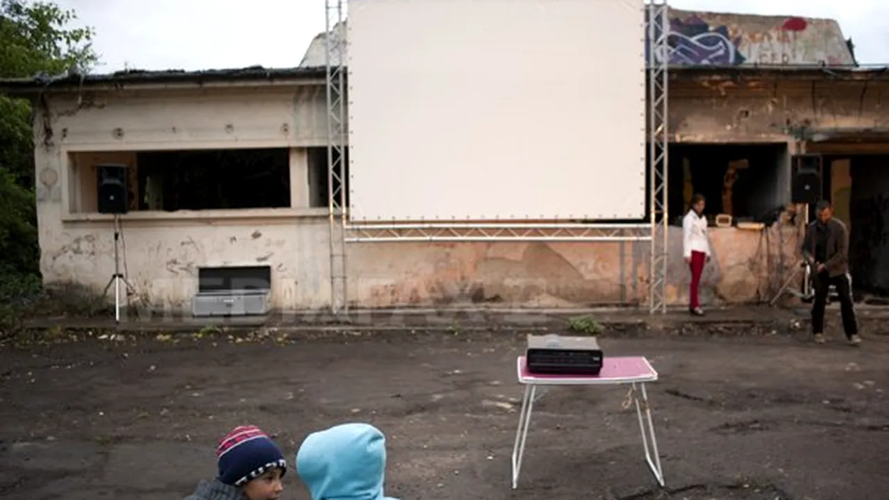 REPORTAJ: Viaţă de copil printre kilometri de peliculă, în ruinele Depozitului de filme din Cluj - FOTO
