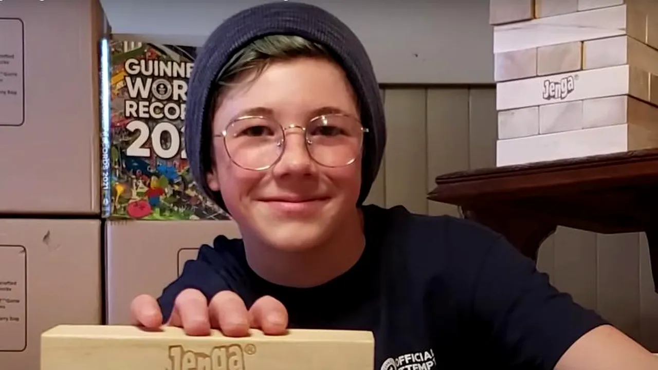 Un adolescent cu autism stabileşte un record mondial cu blocuri Jenga şi inspiră un film Hallmark