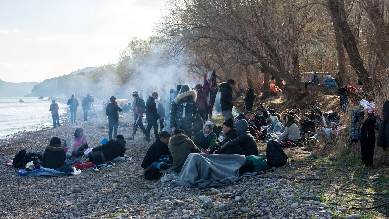 Taberele de refugiaţi o bombă cu ceas. Grecia a pus în carantină o aşezare după ce mai mulţi migranţi au fost testaţi pozitiv