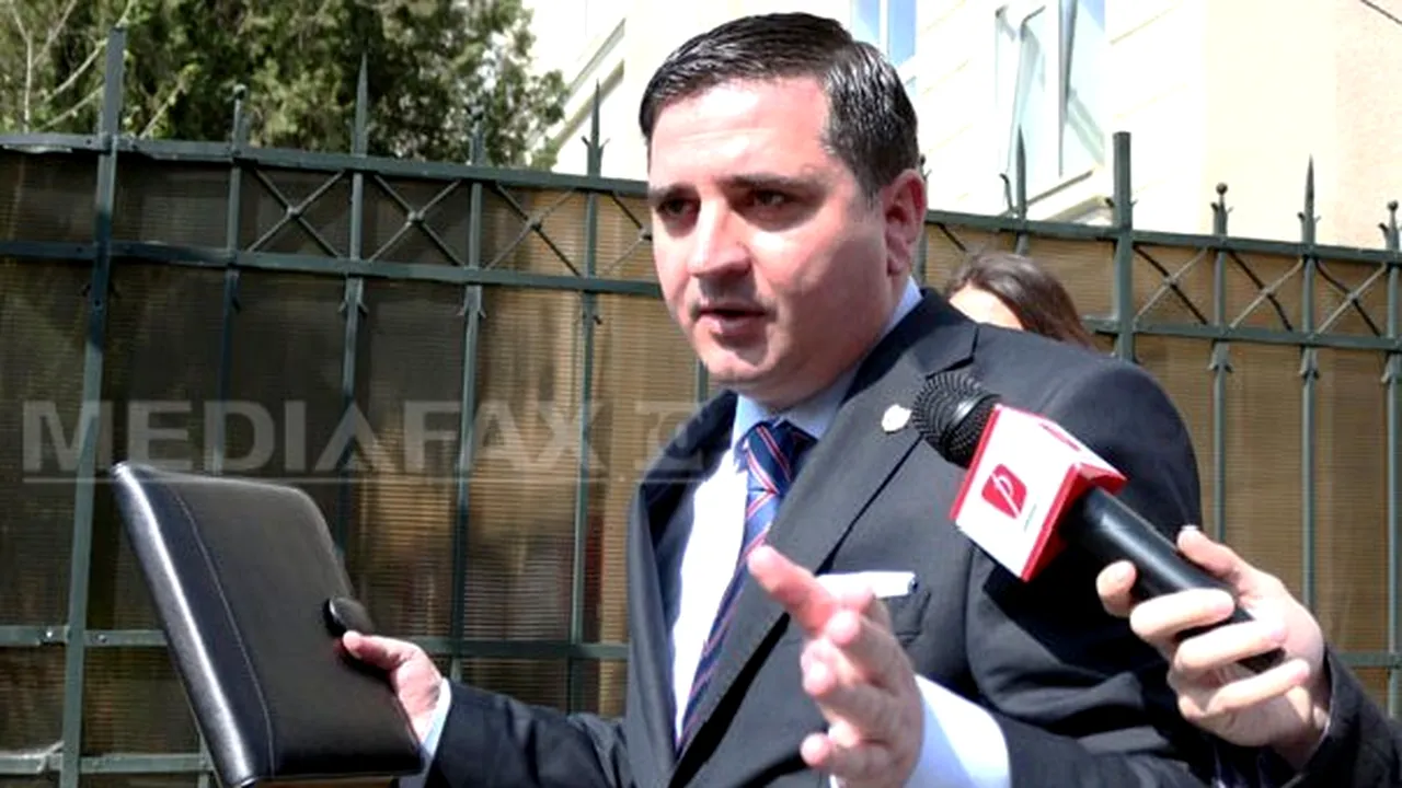 Senatorul Isăilă îşi învăţa consilierul cum să ascundă mita primită în spatele unui contract fictiv