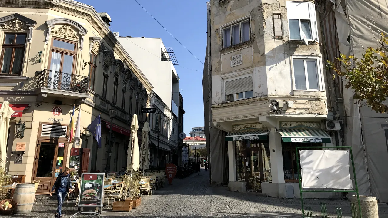 #euprimar Marele cutremur şi viaţa în locuinţele marcate cu bulină roşie/ Centrul Vechi, locul spre care privesc toţi cu frică: “Aşteptăm de 30 de ani un cutremur. Tot de atunci aşteptăm şi reabilitarea”