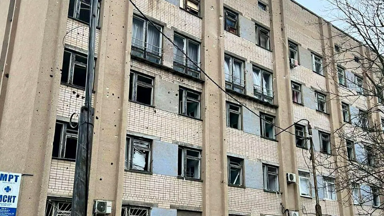 Rusia bombardează o maternitate din Kherson. Nu este prima oară când invadatorii lovesc maternităţi