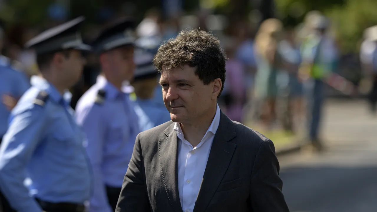 Nicuşor Dan: Provocare pentru rechinii imobiliari-candidaţi voi, nu vă mai ascundeţi în spatele unor amărâţi