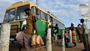 Bărbaţi violaţi de femei: În Zimbabwe, li se recomandă să nu facă autostopul