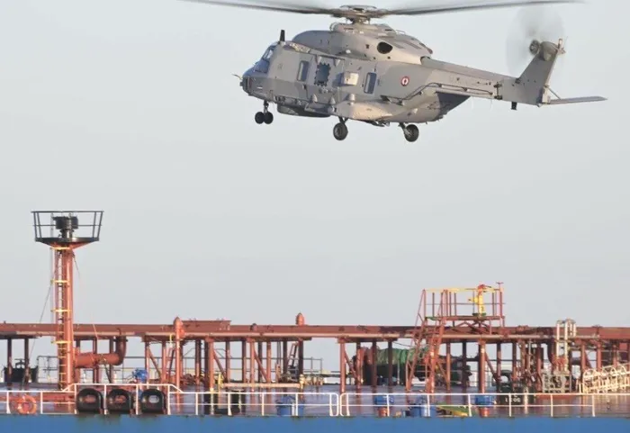 EXTERNE Breaking News Macron anunță interceptarea unui petrolier rusesc în Mediterană: „pavilion fals”