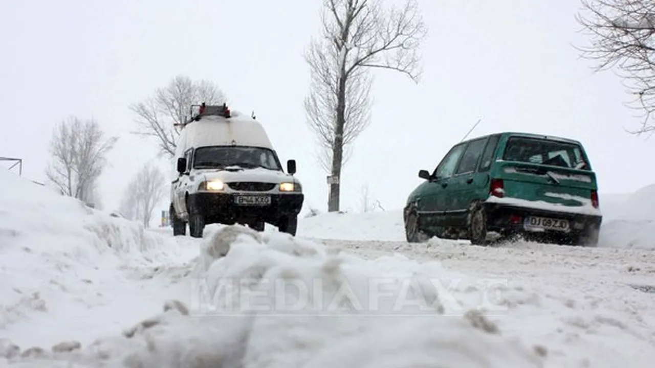 NINSORI ŞI VISCOL: Circulaţie închisă pe autostrada A2 Bucureşti - Feteşti. Lista drumurilor naţionale închise. 150 de trenuri sunt anulate