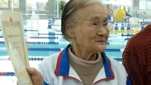 O japoneză în vârstă de 100 de ani a stabilit un record la proba de înot pe distanţa de 1.500 metri