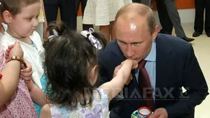 Putin le cere ruşilor să facă mai mulţi copii, pentru a proteja ţara: 