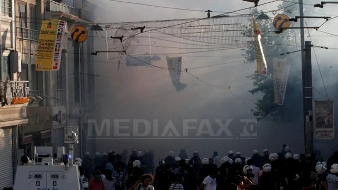 Justificarea pentru intervenţia cu gaze lacrimogene din Turcia: Manifestanţii din Piaţa Taksim pătează imaginea ţării