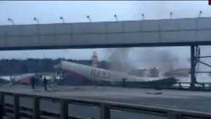 ACCIDENT AVIATIC în Rusia: Patru persoane au murit în urma unei aterizări de urgenţă. Victimele erau membri ai echipajului - VIDEO