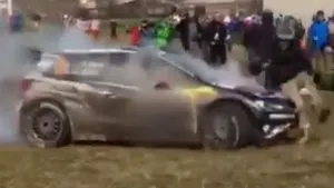 Jari-Matti Latvala a intrat cu maşina într-un fotograf la Raliul Monte-Carlo - VIDEO