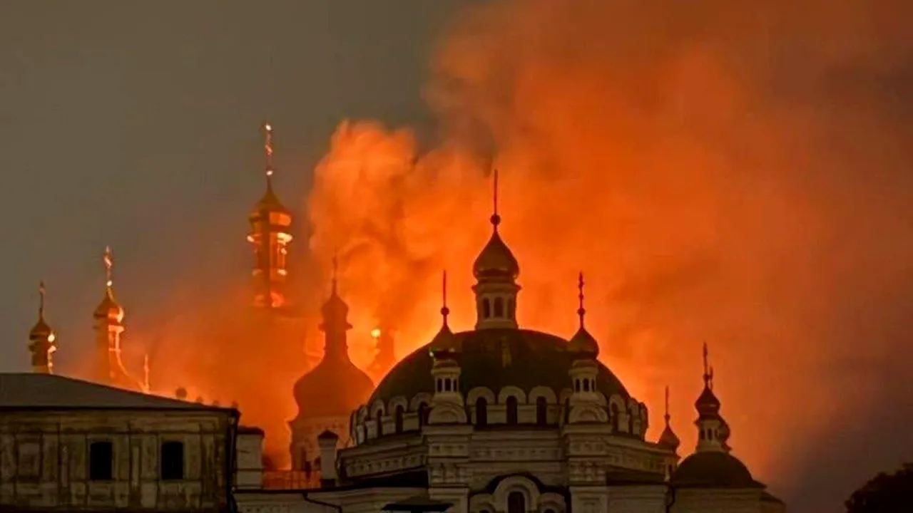 Ministrul de Externe francez compară atacul asupra catedralei din Kiev cu Notre-Dame