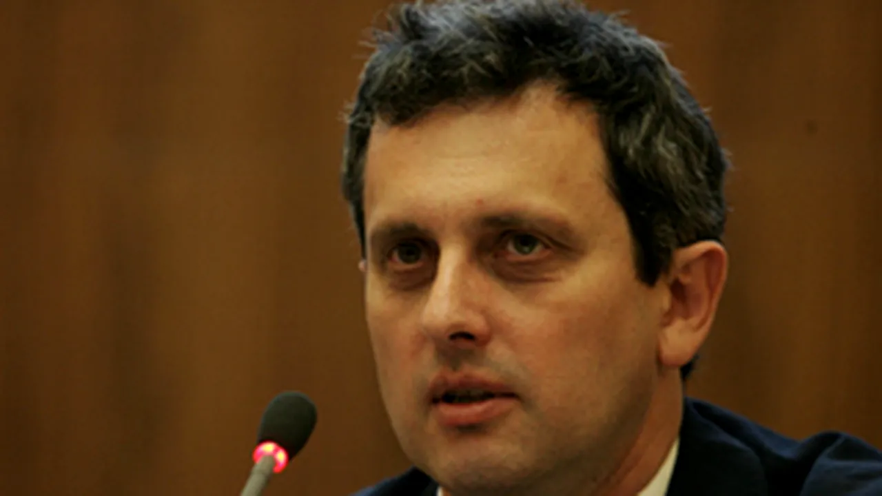 Romanian Ctrl Bker: I “Foolishly” Hope No Fiscal, Salary Excess In ‘09