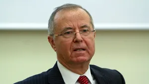 Ministrul Educaţiei, Pavel Năstase: Ieri a căzut un tavan şi ne aşteptăm ca mâine să cadă toată şcoala. Asta e starea, trebuie să recunoaştem. Vor fi inspectate toate şcolile