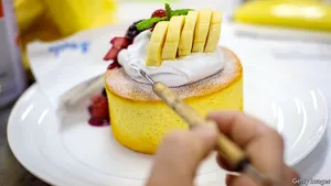 Companiile unor fraţi din Japonia au vânzări de peste 46 de milioane de dolari din mâncarea falsă