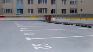 Locurile de parcare devin tot mai scumpe în cazul proiectelor rezidenţiale noi