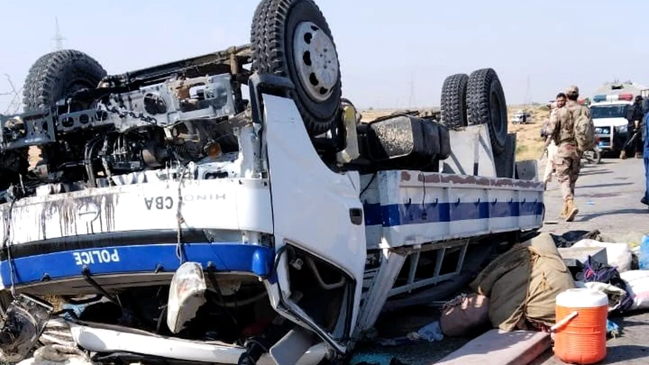 Atac cu bombă asupra unui camion al Poliţiei din Pakistan. Nouă ofiţeri au murit, 13 sunt răniţi